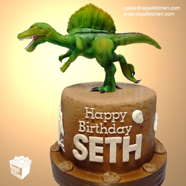 RegaliKitchen's tweet photo. Spinosaurus Cake &amp; T-rex Cake

#JurassicWorld #jurassicworldcake #JurassicPark #jurassicparkcake #dinosaurcakes #dinosaurs https://t.co/gjPjuQosrO