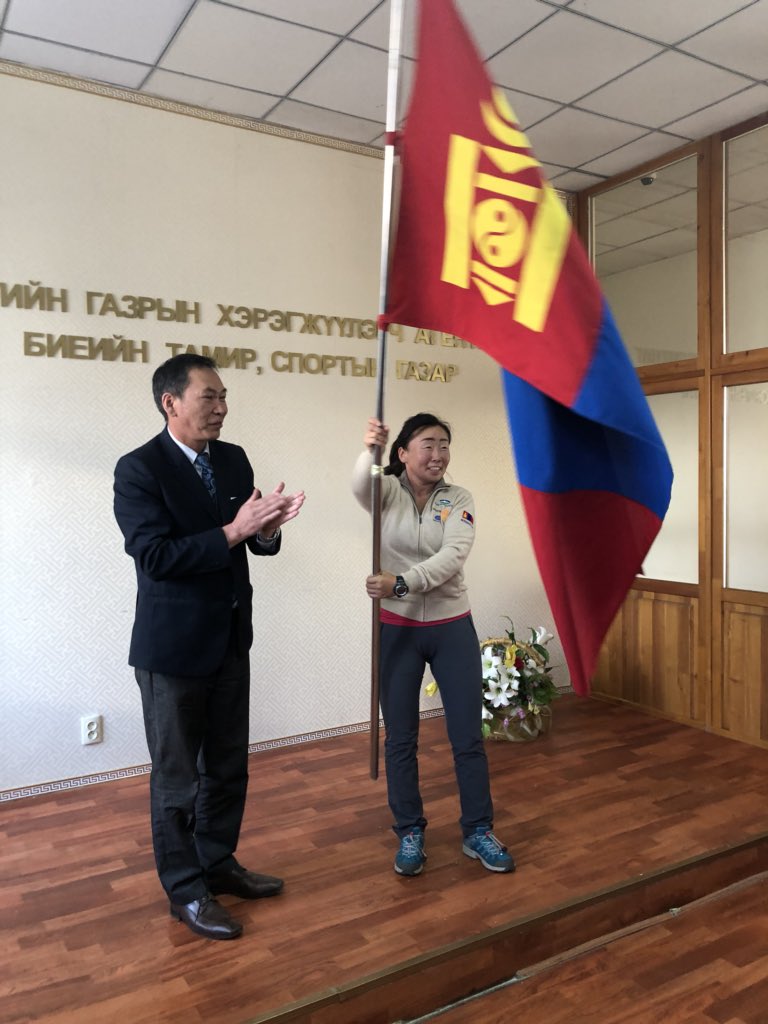 МУГТ Б.Гангаамаа төрийн далбаагаа гардан авлаа. Тэрээр маргааш өглөө к2 оргилыг зорино. Авиралт 2 сарын хугацаанд үргэлжилнэ. Энэхүү оргилыг эзэлсэн Монгол уулчин одоогоор байхгүй. Хамгийн анх 2013онд Б.Гангаамаа, 2017онд МУГТ Г.Өсөхбаяр  нар оролдлого хийж байжээ. <a href="/Sharavjamts55/">SHARK</a>