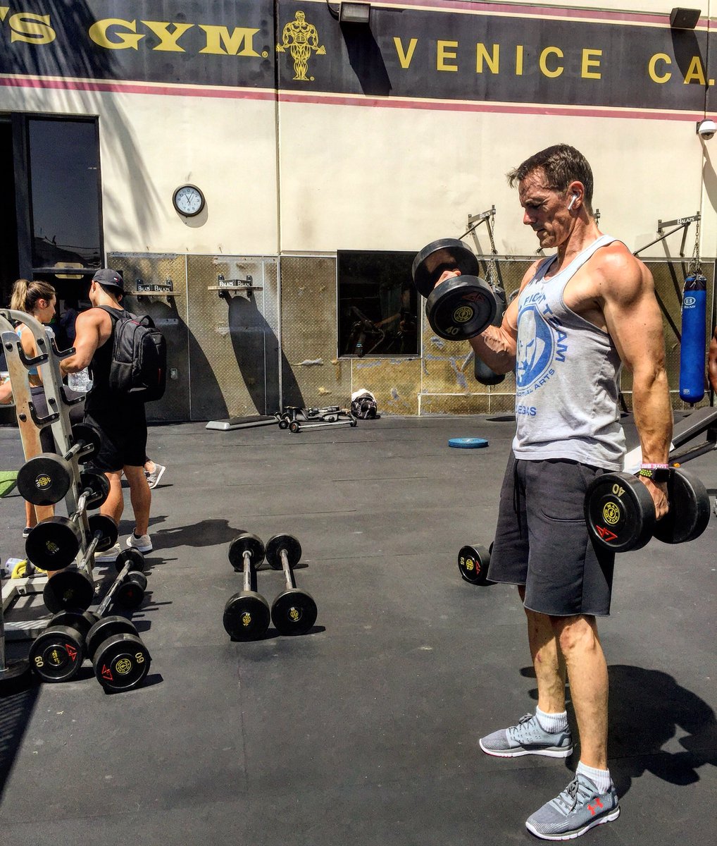 Rick_English's tweet photo. Gettin my swole on at the legendary @goldsgym in Venice this morning with my boy @kcx74 #teamshred #swolelife #lalife #massivecalveslife #mecca #doyouevenliftbro https://t.co/AQ9dYcEknO