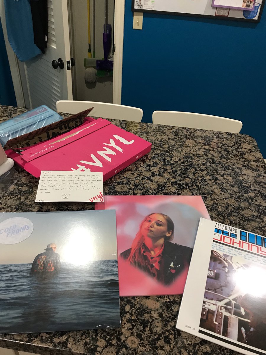 bellaplaysbass's tweet image. Nothing like coming home from vacation to your new #coldfronts @getvnyl box 😂💕💕