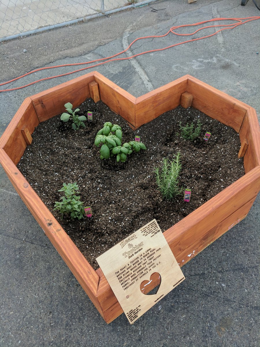 kalebrashad's tweet photo. Installations in the City: Students built and donated planter boxes to the City Heights community, displaying laser-cut plaques explanations of food injustices #deeperlearning created by @MattDPatrick @SofiaTannenhaus + Luke @hightechhigh #shareyourlearning #PBLchat https://t.co/mZKWPZD1rZ