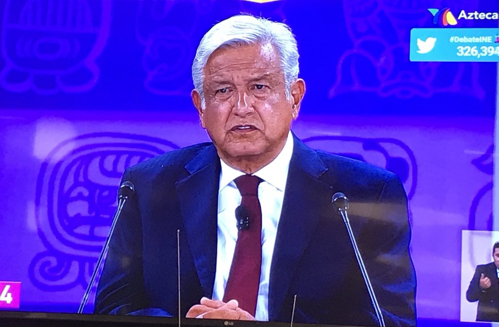 jenarovillamil's tweet photo. #DebateINE. El Meme del Peje. Bronceado a lo LuisMi. https://t.co/OlrMTW3Z6G