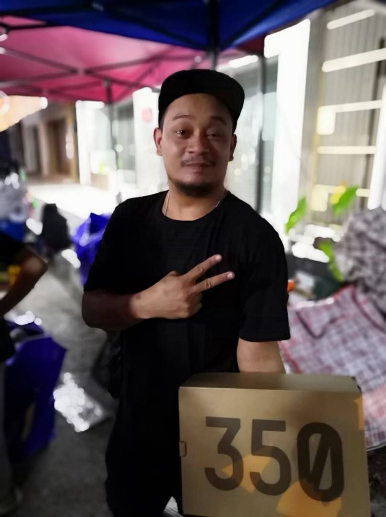 Z A On Twitter Dpt Jugak Kasut Muka Ada Senyum Yeezy