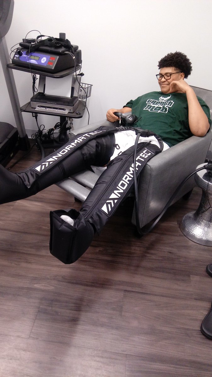 ChrisD7779311's tweet photo. Hoping this will heal any aches and pains from 4 camps in 9days. Terrence Enos Jr (OT) 6'5 305lbs Detroit Cass Tech c/o 2021 Next step, continue working on technique &amp; getting stronger💪 1 camp left  #LEARNINGTHEPROCESS TOGETHER🎓#NORUSH#🙏HUMBLE&amp;HUNGRY🍴 https://t.co/76PzXqb4m7 https://t.co/dUu8kG7Gv8