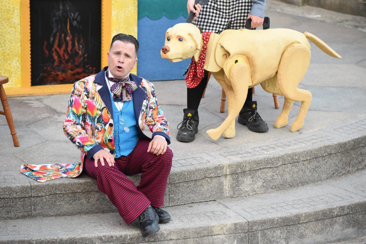 Alexander_LE3's tweet photo. Not done a tweet for a while! But having a fabulous time with #doctordolittle at the #Minack #jipthedog❤️ #TTA #tour #Illyiria #weekattheminack https://t.co/vaMe2Znl8Y