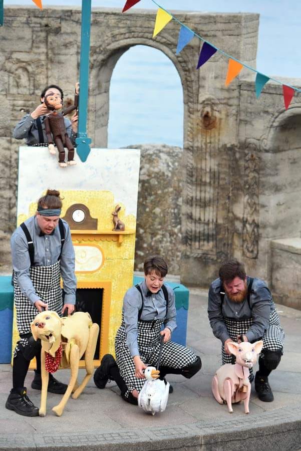 Alexander_LE3's tweet photo. Not done a tweet for a while! But having a fabulous time with #doctordolittle at the #Minack #jipthedog❤️ #TTA #tour #Illyiria #weekattheminack https://t.co/vaMe2Znl8Y