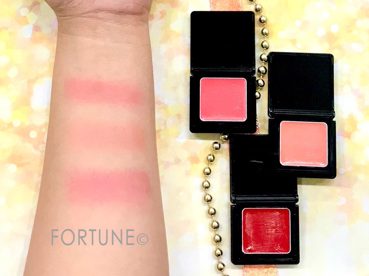fortune_press's tweet photo. 生活雑貨専門店の「ロフト」が展開する
「#LOFCOS (ロフコス)」💄💕
3社のメーカーと共同で開発した
✨高品質✨なコスメが
お手頃な価格で手に入っちゃいます🙆🏻♀️
#ロフコス のベースメイクアイテムは
👇FORTUNEでチェック🎀
https://t.co/9czw7hJSA1 https://t.co/5vaMvoIrXP