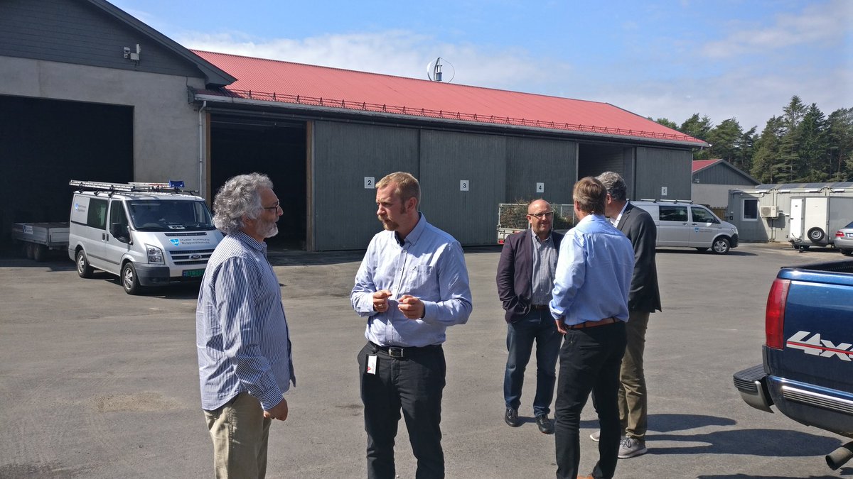 Coffee break during the review meeting. Recharging batteries....