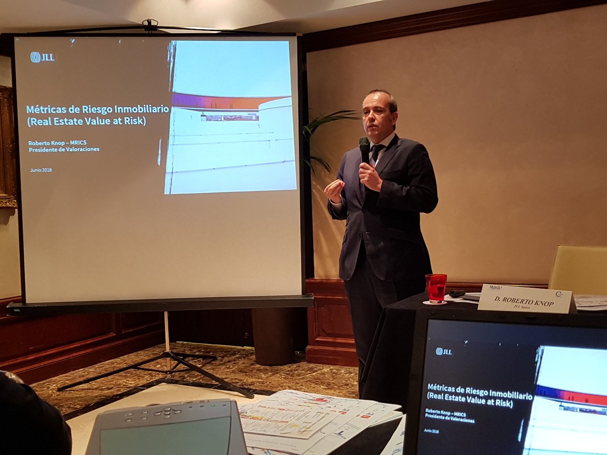 CesineEditorial's tweet photo. Roberto Knop, Presidente de Valoraciones de @JLLSpain en #TASACION2018. #Valueatrisk. Medición del riesgo del precio inmobiliario para proyectar pérdida o beneficios. https://t.co/znq1K3R87i
