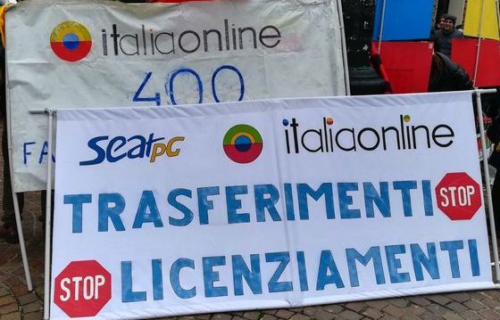 collettiva_news's tweet photo. #Italiaonline a un bivio: oggi nuovo incontro, accordo o #licenziamenti. Finora l'azienda ha confermato il piano di ristrutturazione: 400 #esuberi, 90 trasferimenti, 400 lavoratori in cassa integrazione. Sindacati: adottare i contratti di solidarietà https://t.co/mFxZjSHz5w https://t.co/MXtVDVsHXx