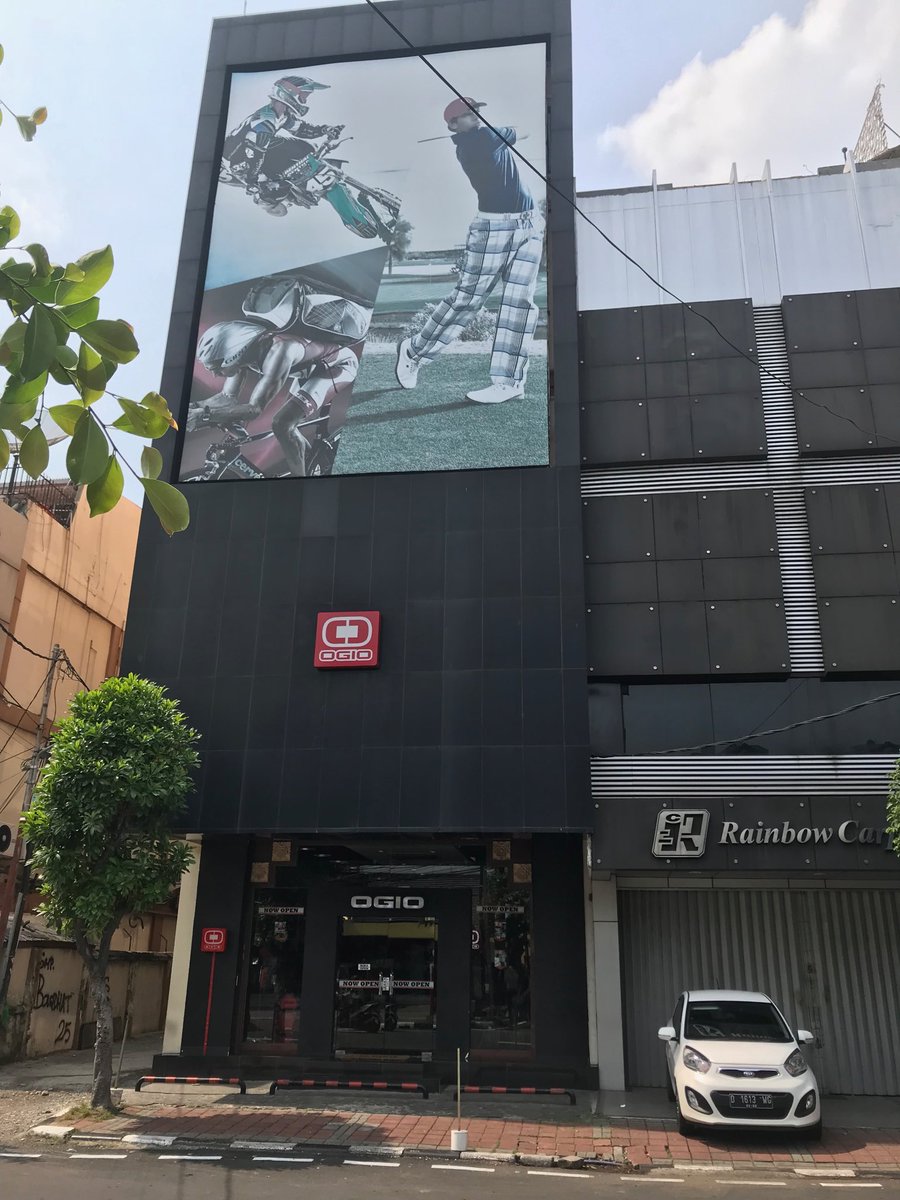 JohnPolkis's tweet photo. Pretty cool day with our exclusive distributor for Indonesia and their flagship store in Jakarta.  Thanks ⁦@rajagolfindo⁩ for your biz and hospitality #oneogio https://t.co/4ueMiEO4zM