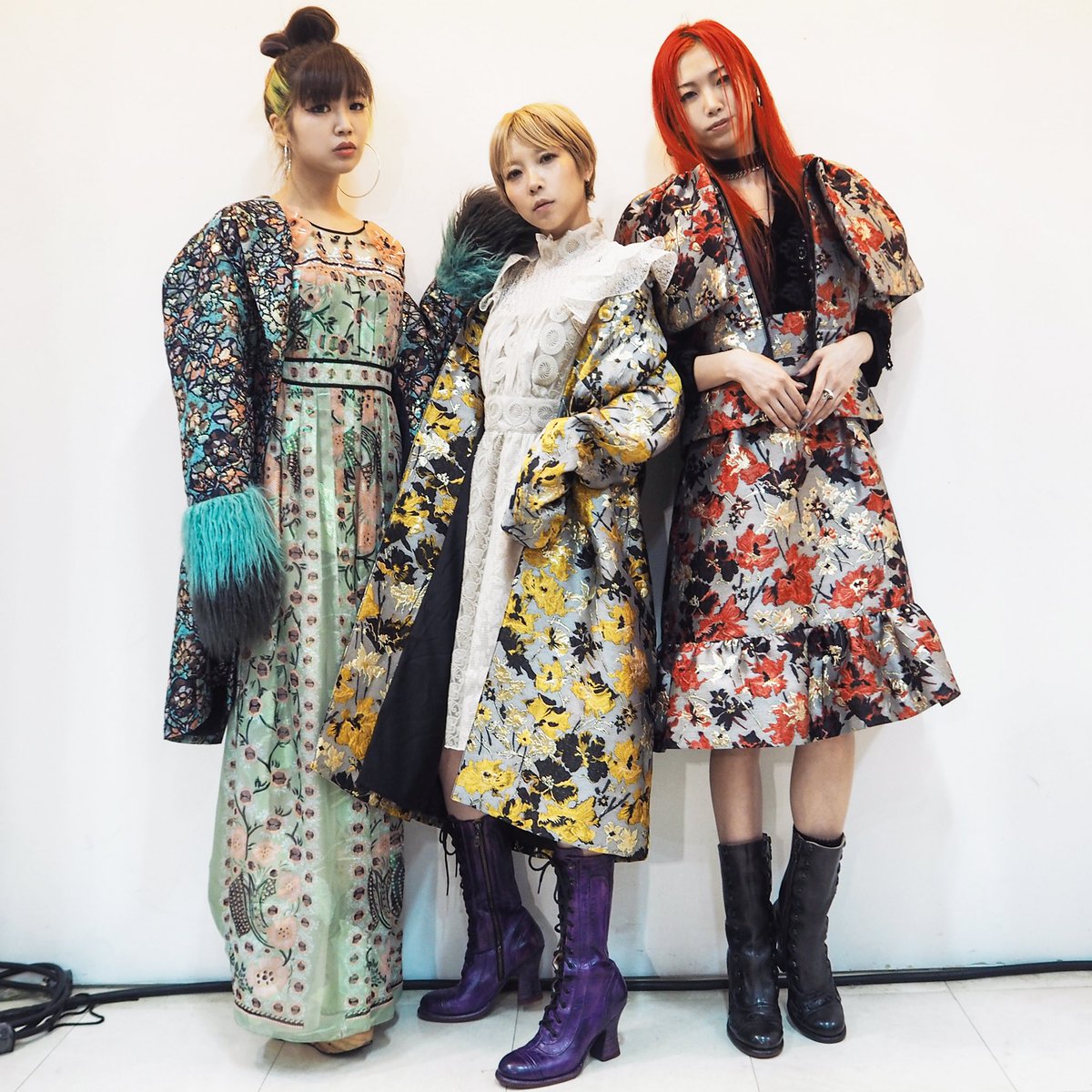 ট ইট র Si Oux スー Anna Sui 18 Fall Collection Exhibition このワンピースとアウター かわいすぎた 靴も 自分的にコスメと紫のイメージが強かったアナスイ はじめて洋服をじっくり見たけどカラフルでほんのりヒッピーやボヘミアンなにおいがして ট ইট র Si Oux スー Anna Sui 18 Fall Collection Exhibition このワンピースとアウター かわいすぎた 靴も 自分的にコスメと紫のイメージが強かったアナスイ はじめて洋服をじっくり見たけどカラフルでほんのりヒッピーやボヘミアンなにおいがして