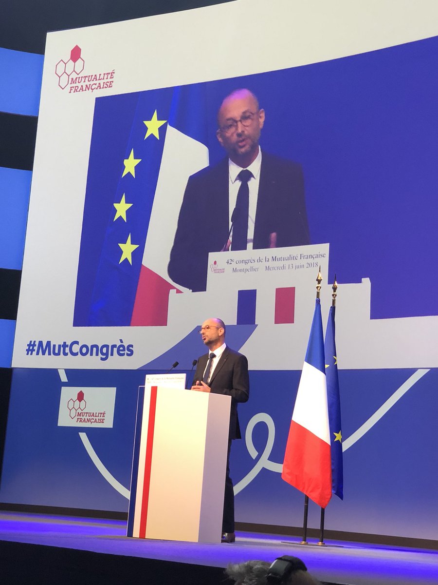 rberthilier's tweet photo. Le Président @ThierryBeaudet @mutualite_fr rappelle le rôle, l’identité et les valeurs de la mutualité et des mutuelles - « une initiative qui dure et se renouvelle » - au Président de la République @EmmanuelMacron devant les 2000 congressistes #MutCongres https://t.co/9eFBrIEmE4