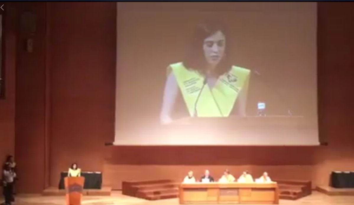 Ez galdu mediku euskaldunen azken promozioaren aldarrikapen irudi hauek! (Ane Negueruela Lazkaotarraren hitzak)
"Zein da orain Euskararen diagnostikoa fakultatean?"
"Tamalez, ospitalean altzari moduan tratatu gaituzuenok ere aipatuak behar duzue izan..." labur.eus/xzeIe