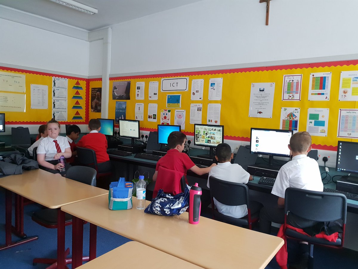 aford78's tweet image. Great start to @MiniGameJam @St_PaulsRCHS with @St_Angelas_Pri &amp;amp; @StBernardsPS #futuregamedevs #scratch #STEMglasgow @alcluith