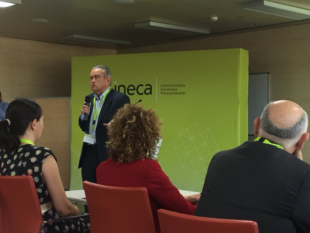 JCRequenaO's tweet photo. Escuchando a @andres_pedreno en la asamblea de @InstitutoINECA “podemos cometer grandes errores con la excesiva regulación en materia de #InteligenciaArtificial #IA “ https://t.co/c7c2f2Thy3