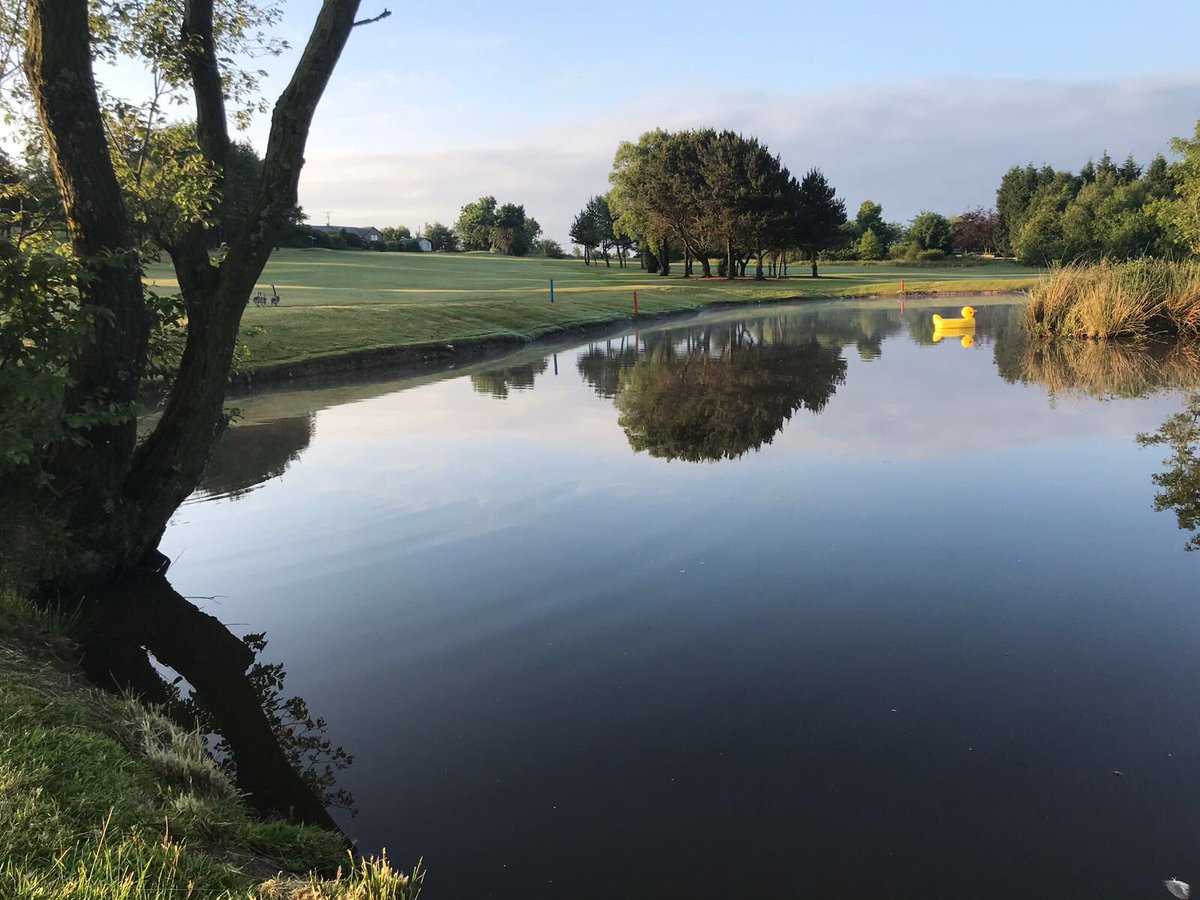 A nice early morning picture of our 10th pond and our inflatable duck Dave. Happy golfing #davetheduck #pond #sunnymornings