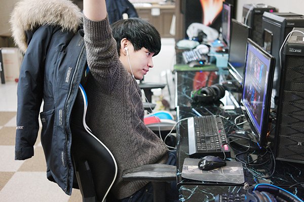 colourlss's tweet photo. First game of Gen.G's Summer split & Fly is in! It's 6am but I'm excited and nervous for him, hope he can show his true colours back in LCK this split and reach new heights with the team! ๐พ #GENWIN #FLYFIGHTING https://t.co/Cjxra7MJVG