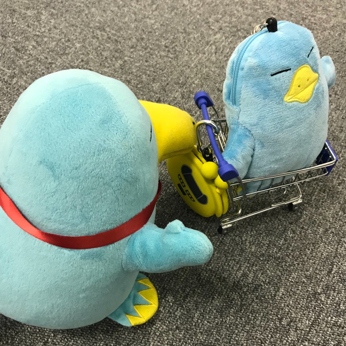 駅鉄ポップショップ新大阪 V Twitter 本日のイコちゃん カチッ なるほどね そこにぶら下げておくのね ちょっと引きずってない