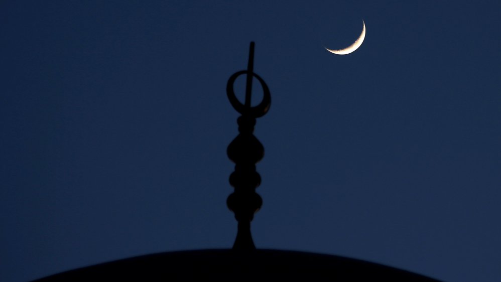 Almir2232's tweet photo. Ek baar aankh band kar ke dil me Bismillah padhe aur phir mere no. Par 399 ka recharge kar de.
Inshallah 3 din ke baad aapke ghar me Eid hoogi.
#EidMubarak https://t.co/LxDjwFfvTB