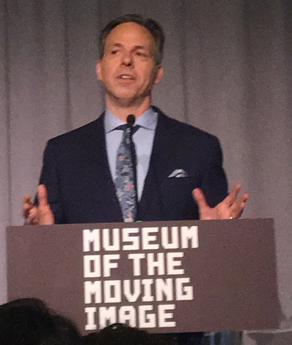 Ambre426's tweet image. Pretty OK job when a Tuesday night includes @jonbonjovi, @jaketapper and a free copy of @TheHellfireClub. #nicehair #promdate #momi