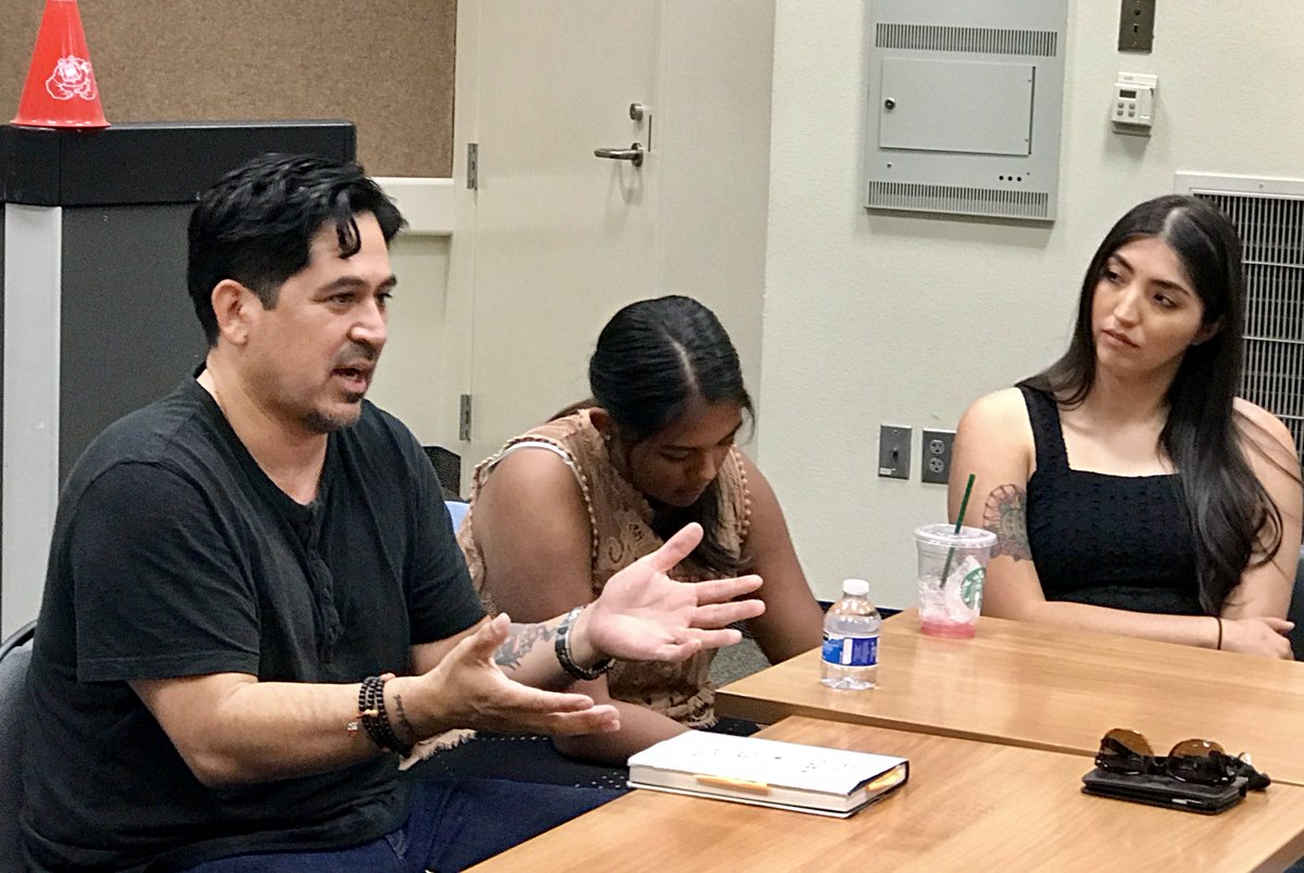 ChicanoAlumFS's tweet photo. @Jose_A_Moran @Fresno_State @tzhernandez @FCPL @LFSAfresnostate @FresnoStateCLAS @Pena_olgin @TomUribes @vidaenelvalle @LaVozdeAztlan @radiobilingue @UnivisionFresno @FresnoBee @ChicanoGradFS Check out these scenes from the June @ChicanoAlumFS Book Club with @tzhernandez: https://t.co/hr6E4Ro8nC). BREAKING: next month's discussion is set for Wed. July 25 at @FCPL #BettyRodriguezLibrary in Fresno. And our next Rojo Friday is July 6. Details for both events to come. https://t.co/rBHLGXjIow