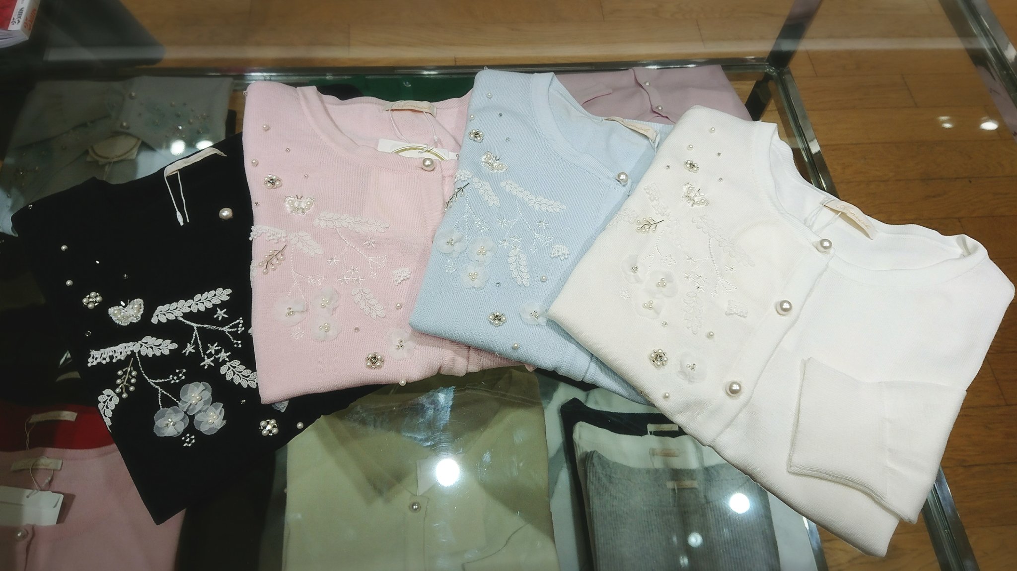 12/23月曜まで値引❗️刺繍額装 刺繍絵画 青ステッチ刺繍 花鳥 蝶 インテリア Amazon | クロスステッチ刺繍キット水墨画-鳥と花-110206