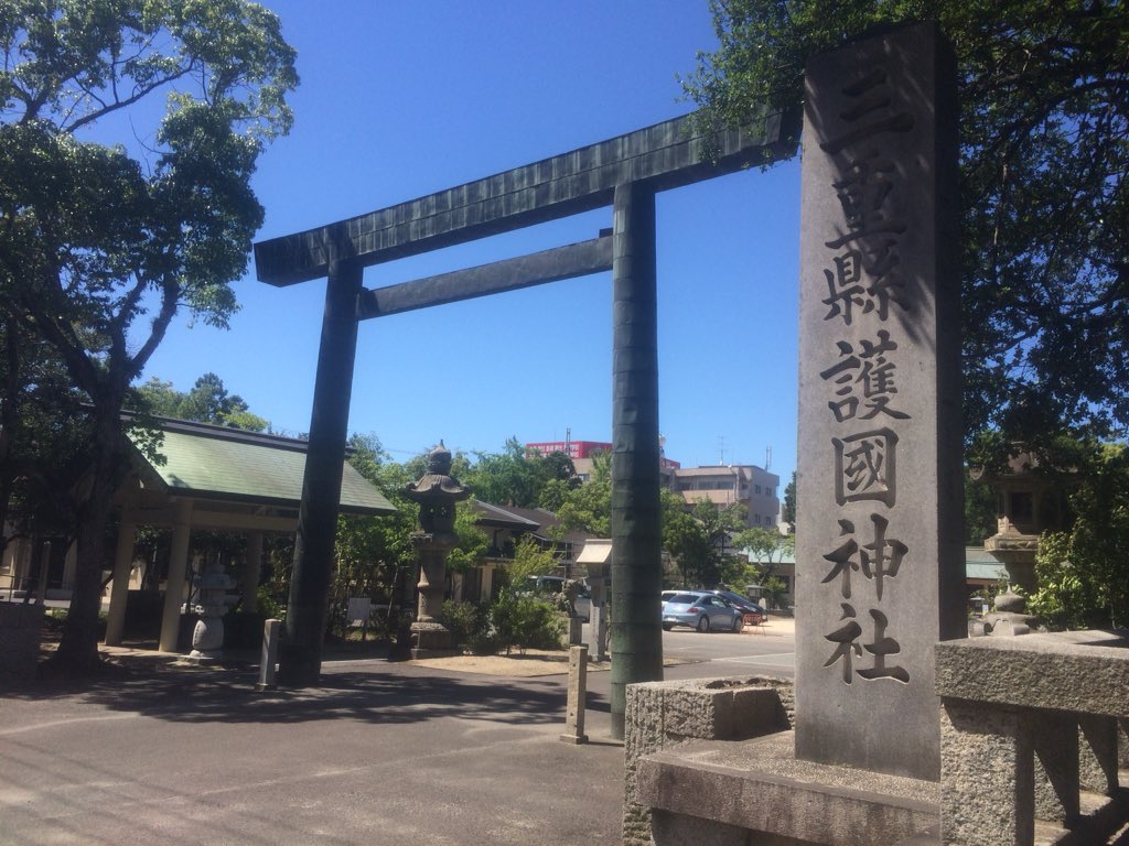 hinode1010's tweet photo. 風鈴の音色と
境内に響く金槌のリズムが
ハーモニーを奏でる
#神社 https://t.co/t2YyEU2SNJ