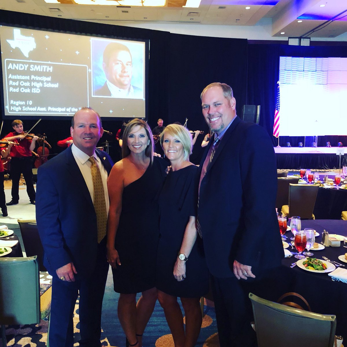 krista_daniel's tweet photo. Josten’s Night of the Stars  #texasapoftheyear #drewdaniel https://t.co/msSTVFqIJJ