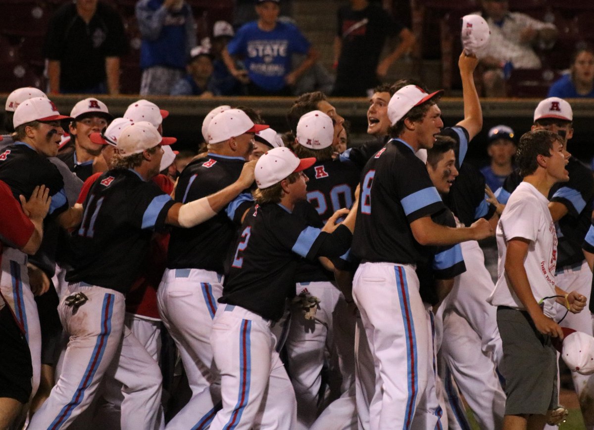 Zak Karrels' walk-off home run gave Arrowhead a 2-1 win over Janesville Craig and sent the Warhawks into the Division 1 state championship game. Recap: wisconsinbaseballcentral.com/news_article/s…