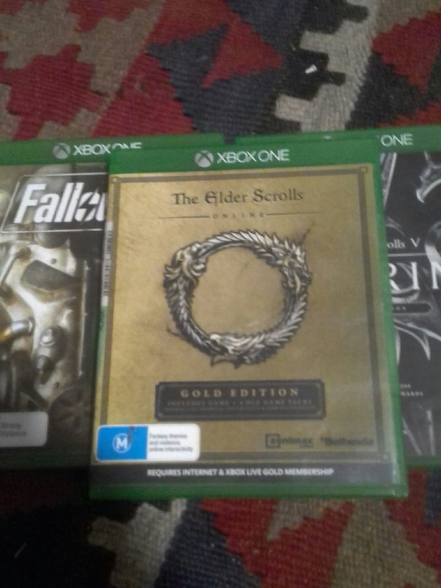 LennyCollard's tweet photo. @Mistress_LeBeau @TESOnline @ElderScrollsOTR So the cool kids are playing this stuff and I should free up space on my hard drive? https://t.co/sKvmryNP45