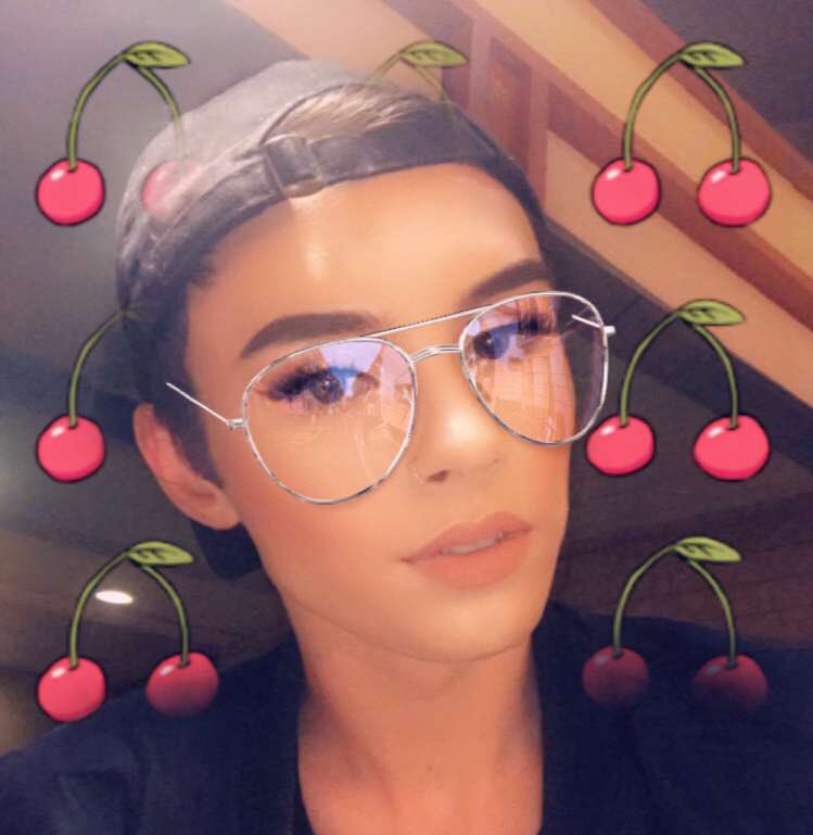 gained qUITE a few followers today so i thought i’d show y’all how pretty i am idk