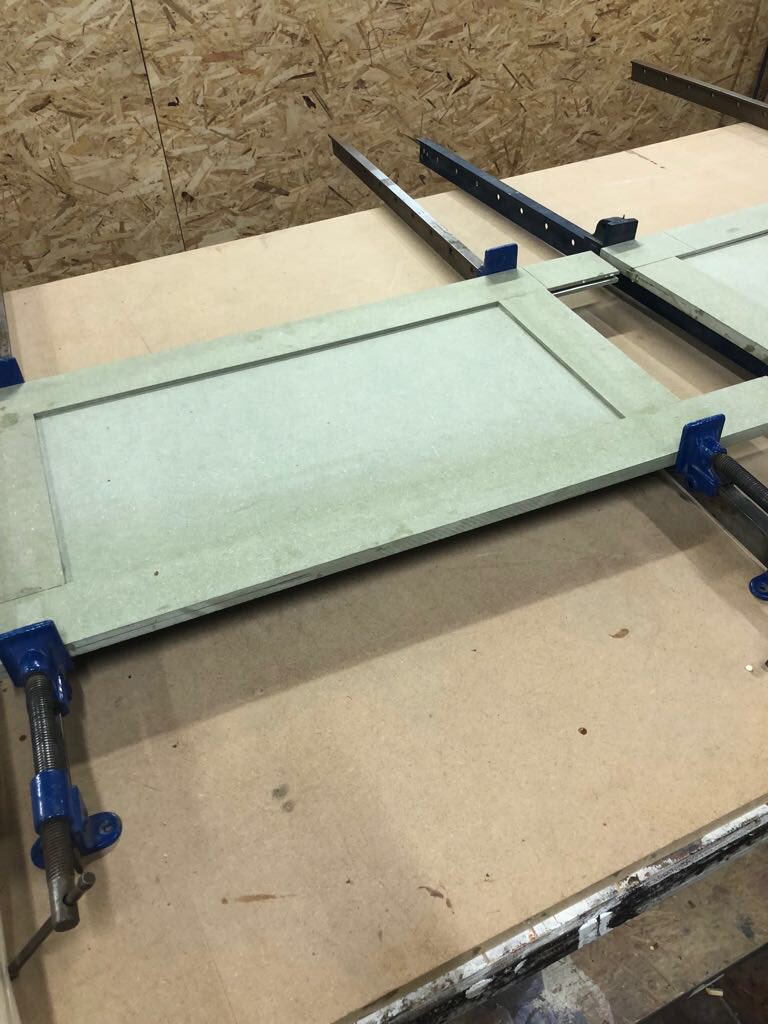 carpentryandi's tweet image. Back at @buildingbloqs this week, working on fitted bespoke cupboards, the best #workshopspace and food 😎