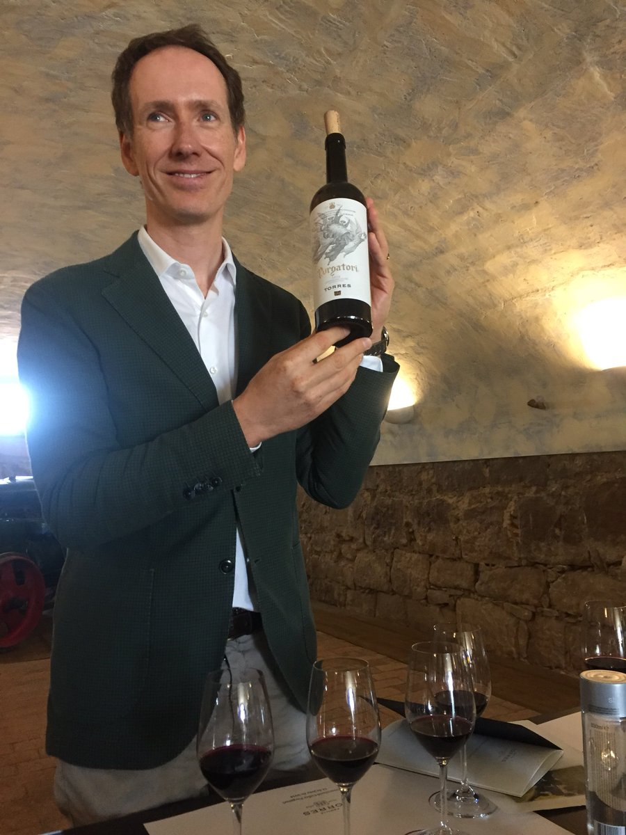 rtroyano's tweet photo. .@familiatorres “Aquest és un paradís per a la viticultura ecològica” #MiquelTorres al nou celler #Purgatori recuperant la viticultura amb vinyes socialitzades en 1territori de secà i d clima continental on s’exiliaven els monjos d Montserrat al sXVIII #vicatalà #gx #cny #gonfaus https://t.co/WXgW6DL1f1