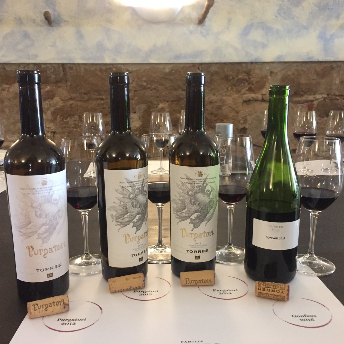 rtroyano's tweet photo. .@familiatorres “Aquest és un paradís per a la viticultura ecològica” #MiquelTorres al nou celler #Purgatori recuperant la viticultura amb vinyes socialitzades en 1territori de secà i d clima continental on s’exiliaven els monjos d Montserrat al sXVIII #vicatalà #gx #cny #gonfaus https://t.co/WXgW6DL1f1