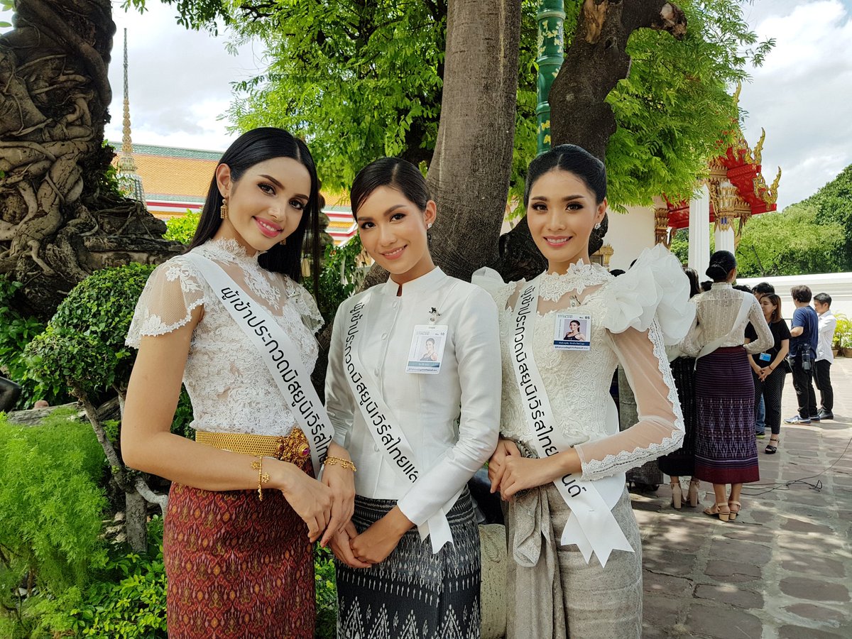 zipstarent's tweet image. กองประกวดมิสยูนิเวิร์สไทยแลนด์ 2018 ทัศนศึกษากรุงเทพฯ โดยให้ 40 สาวงามเลือกชุดผ้าไทยมาใส่เอง เพื่อร่วมกันรณรงค์สวมผ้าไทย เที่ยววัด ชมวัง ทัศนศึกษากรุงเทพ แต่ละคนงดงามแบบไทยๆ พวกเธอกล่าวว่าการได้ร่วมประกวดได้ประสบการณ์มากมาย #MUT2018 #TNN @tnnthailand #ช่อง16