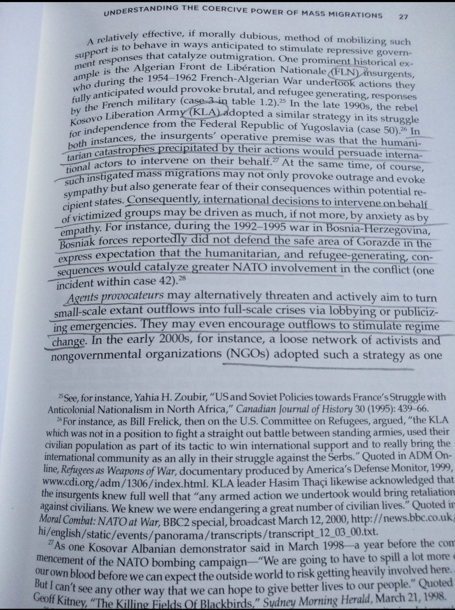 Leyendo "Weapons of mass migration". Como la inmigración se usa desde unos países como arma contra otros países, en una especie de guerra fría internacional de cojones. Acordándome de aquello de Chomsky, el problema de la gente no es que no sabe, sino que no sabe que no sabe...