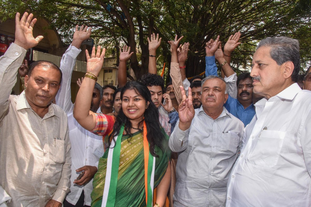 Congratulations Congress candidate @Sowmyareddyr ji. 
She defeates BJP's B N Prahlad by a margin of 2,889 votes in #Jayanagar Assembly election
#KarnatakaElections2018