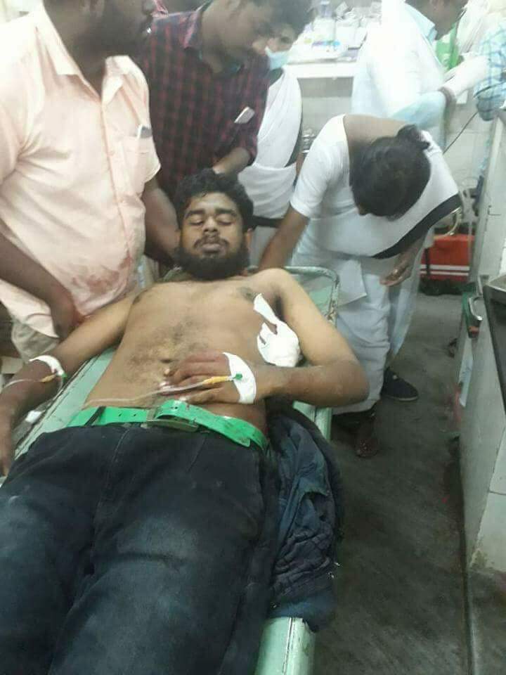 Ashok_K_'s tweet photo. KSU's goons in Varkala, Thiruvananthapuram district attempts to kill SFI area center member comrade Ojas after attacking area vice President comrade Noufal.Comrad Ojas have been shifted to Thiruvananthapuram medical college. @cpimspeak condemns it .
#KSUterror https://t.co/xlhTvYWhxf