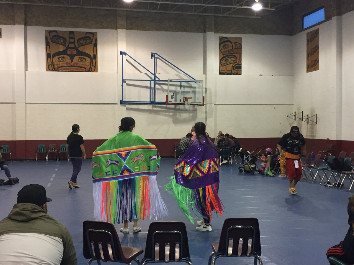 BeyondThePost's tweet photo. 👏I’ve gotta hand it to the Vancouver Aboriginal Friendship Centre
@VancFriendship 👍❤️👮🏼♀️where I checked out their weekly “Family Pow Wow Night” lots of drumming, traditional dancing, and food. #communitiesgather #proudrelations
#wegetalong #yesilovemyjob
@VPDRecruiting https://t.co/Ej9J9lzXfi