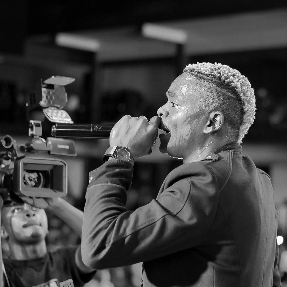 912CroozeFM's tweet photo. #MorningAddiction Muhindo Mumious Seals the Final Hour with Biri Biri By @kingsaha256 Powered By @mtnug Stand a Chance to Win Premio Cars Dial *165*2# &amp; Load Airtime Using MTN Mobile Money #MomoNyabo https://t.co/NoX9xyQi78