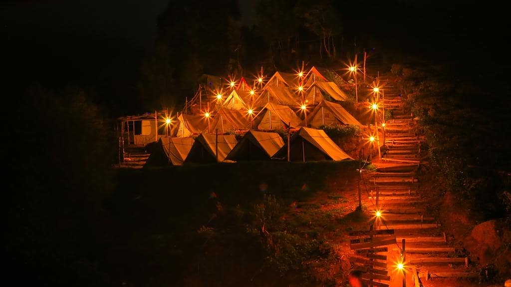 gotripkart's tweet photo. Discover yourself at the Misty roads of Munnar only at the rate of 2999INR with the warm welcoming of Aurora along with sensous serene views. 

@KeralaTourism #IncredibleIndia #campinglife #Kerala #wanderlust #liveloveliberate #comeoutandplay https://t.co/GS8Avx6maC