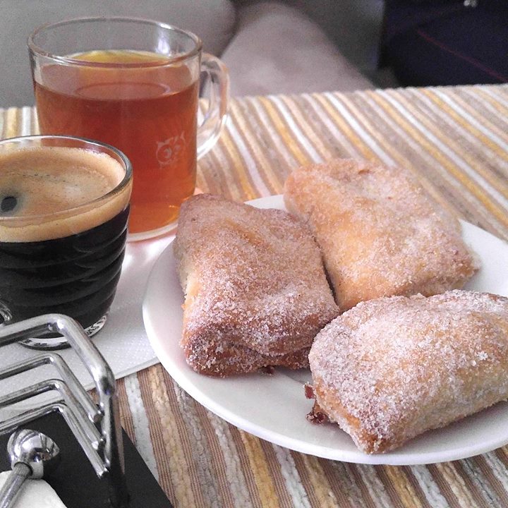 Prod_El_Cateto's tweet photo. Buen desayuno con los productos de EL CATETO. 
(En la foto EMPANADAS DE CABELLO DE ANGEL. Adquiérelas aquí: https://t.co/lM8nBzgpgJ) https://t.co/Akepku4N5B