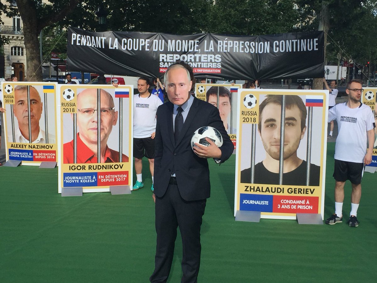 RSF_inter's tweet photo. 🔴An RSF protest on the eve of the #2018WC in #Russia – a fake football pitch in Paris with 7 imprisoned Russian journalists displayed on the pitch. Russia has less press freedom now that at any time since the Soviet Union’s fall. https://t.co/FqFNtuwOUT