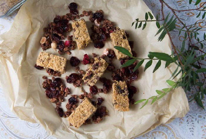 G-R-A-N-O-L-A   B-A-R-S 

Those yummy bars are guaranteed to make a statement on your quick on -the-go morning !
#DairyFree #BreakfastClub #crohnsdisease #HealthyEating