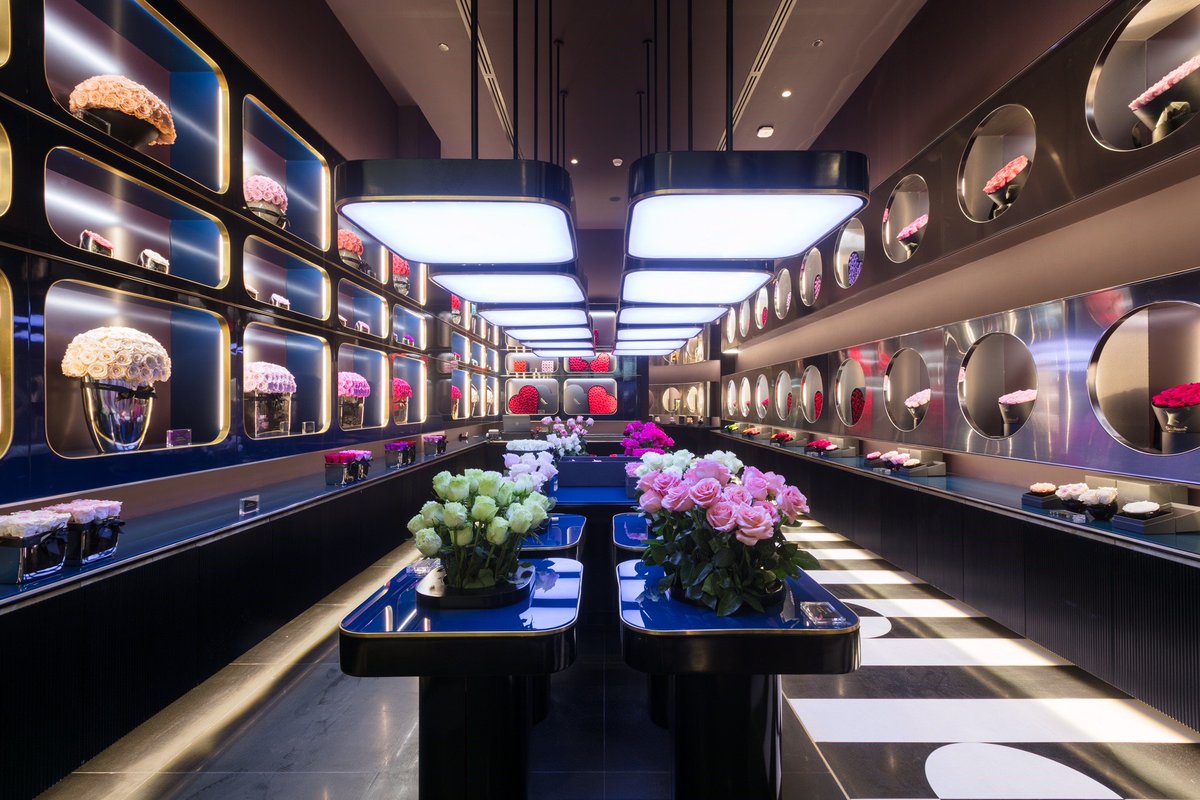 OnlyRoses's tweet photo. Impressing rose enthusiasts far and wide at our Doha Festival City store. #OnlyRosesQatar #OnlyRoses https://t.co/niF27rOA4z