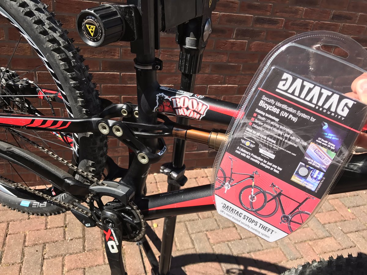 Beaumontracing's tweet photo. So happy to have the support of @DatatagID for 2018.
All my race bikes now have Datatag etchings on them to help protect against theft. The etchings disappear and are only visible with uv light.
5 minutes maximum and it's done.
Amazing product.
#datatag #antitheft https://t.co/t1neppSR9t