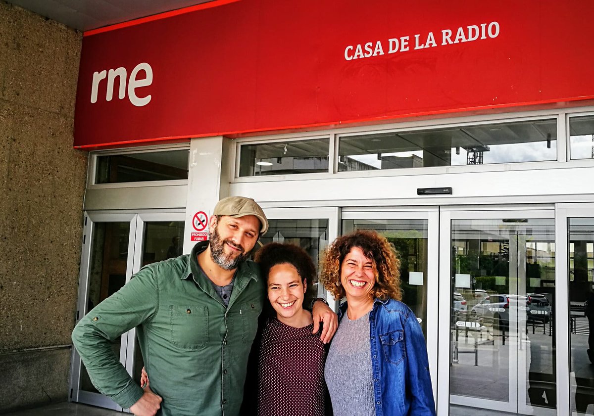 Ayer compartimos un rato de radio muy agradable en <a href="/ArtesferaRNE/">Artesfera (RNE)</a> . Hablamos del origen de <a href="/SeAlquilan/">SeAlquila Proyecto</a>, de cómo reapropiarse del espacio público, de esta edición dedicada al #tiempo...
Con <a href="/Entresijos_AC/">Entresijos</a>, <a href="/soy_primario/">#SoyPrimario</a> y la artista florista La Foix.
rtve.es/alacarta/audio…