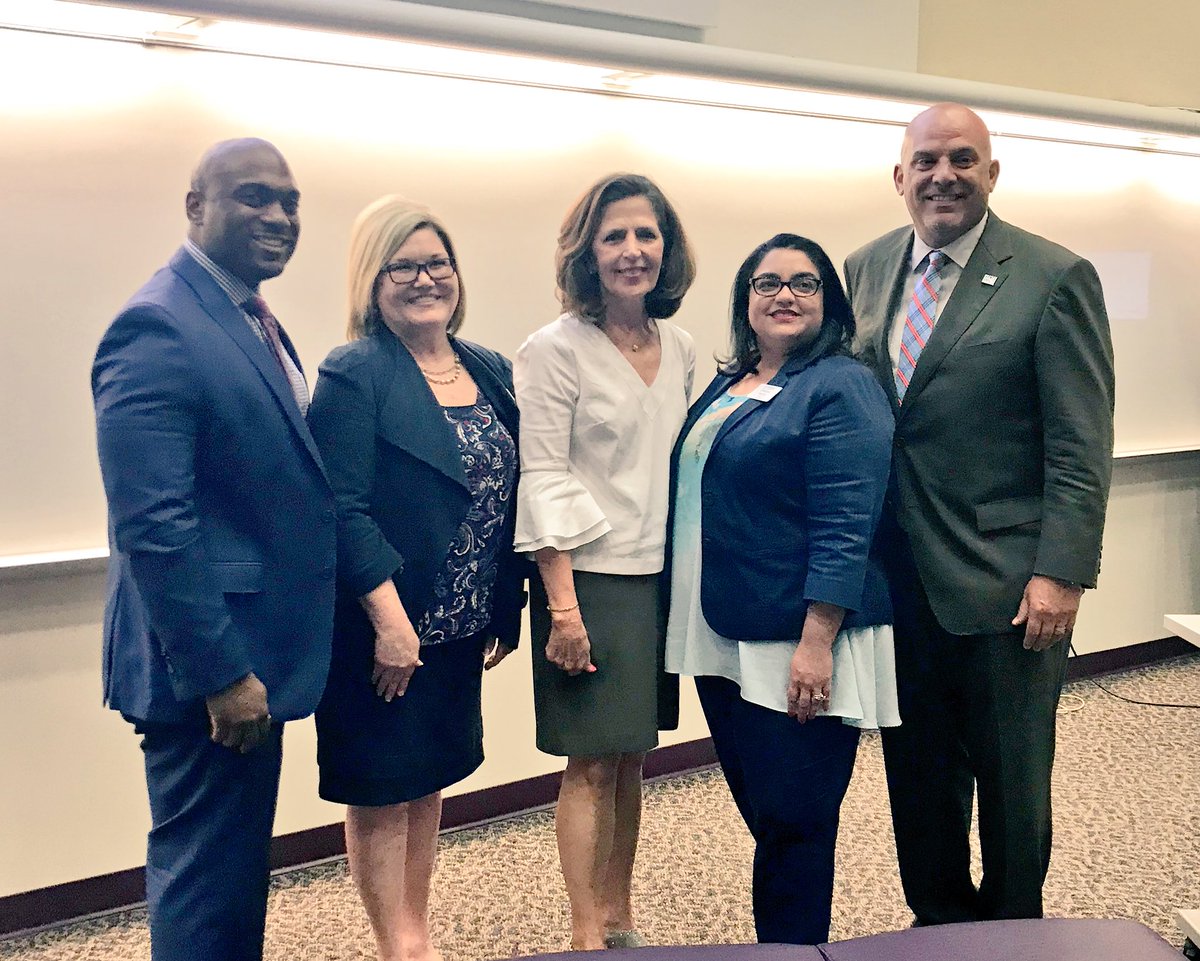 khechara's tweet image. Leaders of significance embrace multiple perspectives. We value the principal’s perspective of a student-centered learning model. #PrincipalPanel #PPLE18 #FWISD