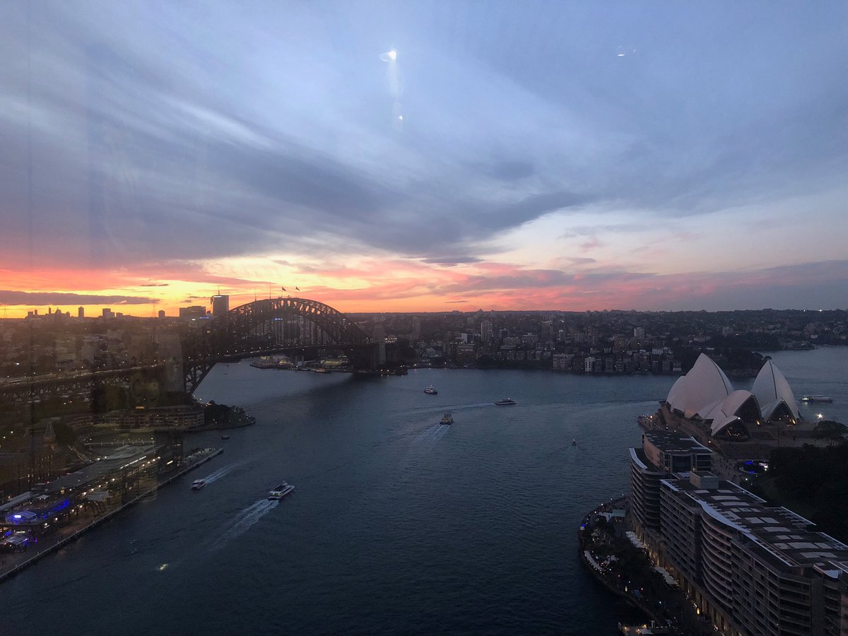 adambspencer's tweet photo. Even by your usual standards Sydney, that’s a sunset https://t.co/LmAsa1eUvR